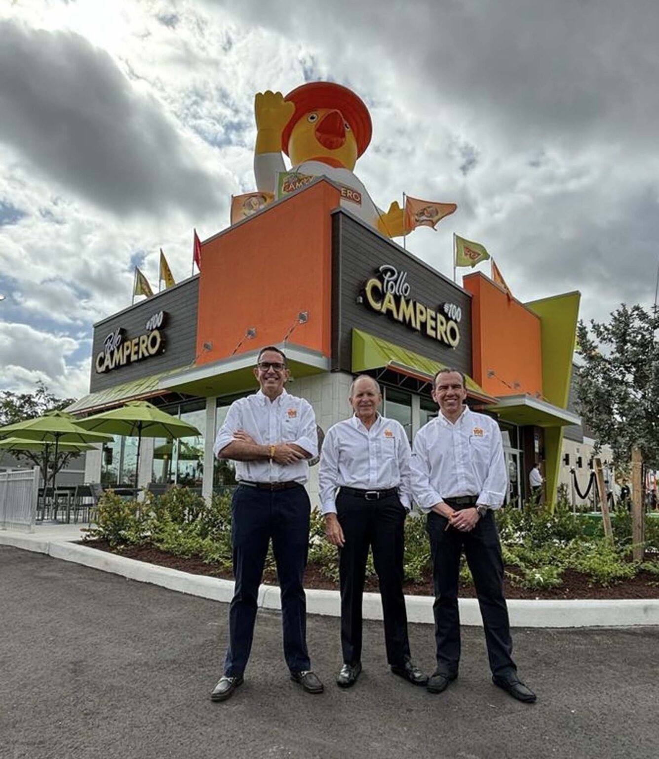 En el evento de inauguración del restaurante Pollo Campero número 100 en Miami, Florida, Estados Unidos