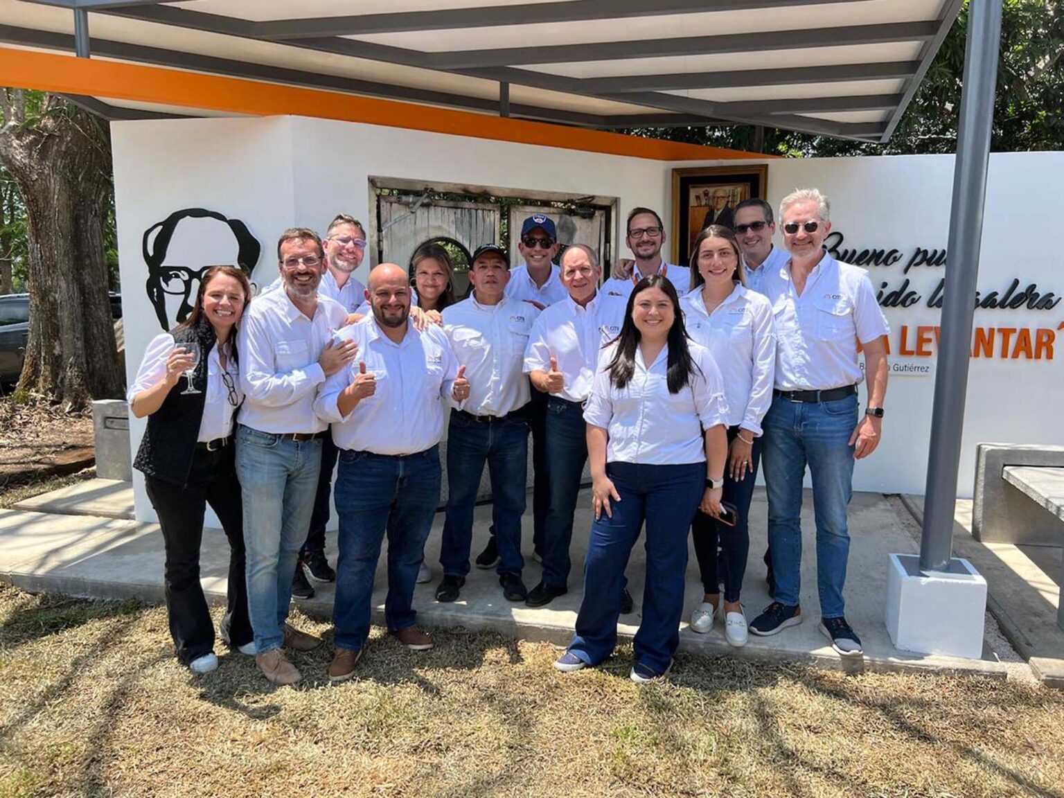 Inaugurando las instalaciones de una de nuestras plantas en Costa Rica