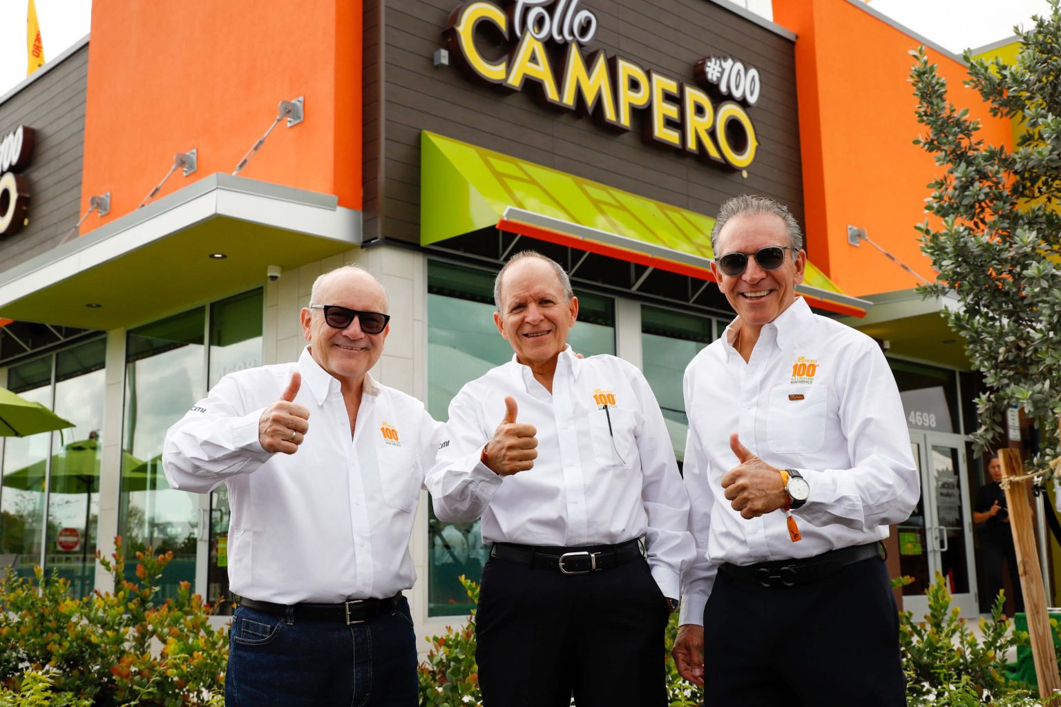 En la inauguración del Campero # 100 en USA