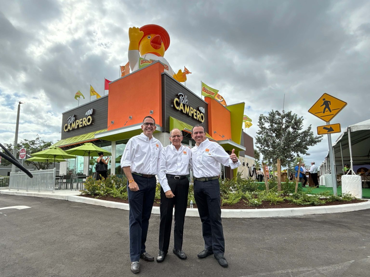 En la inauguración del Campero # 100 en USA