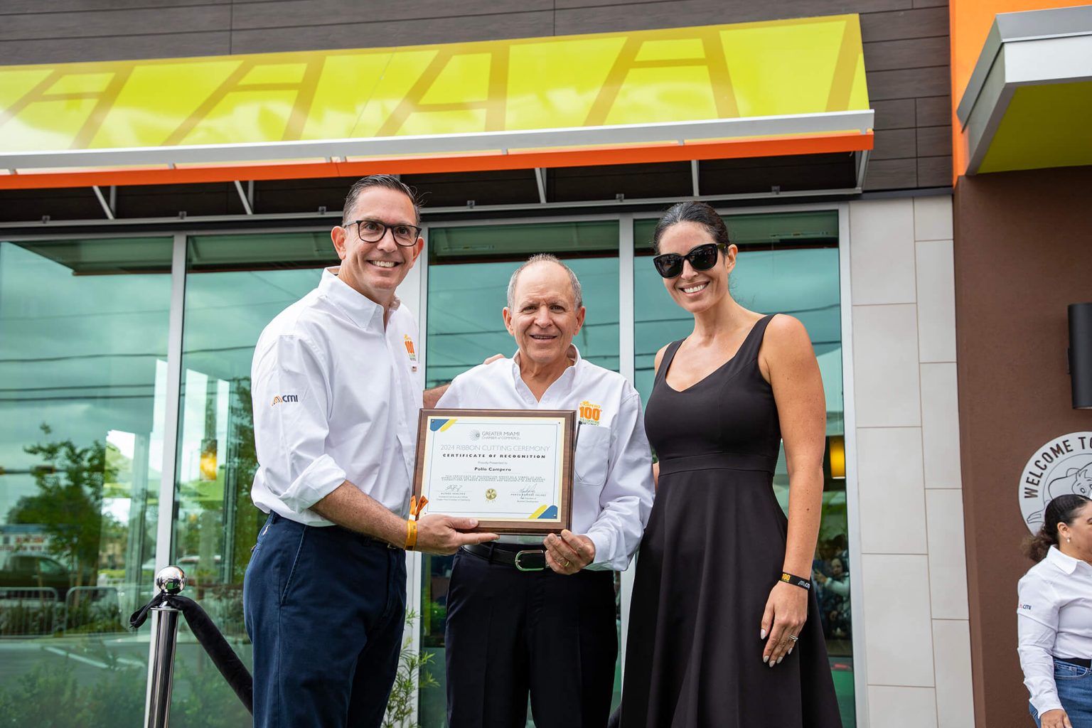 En la inauguración del Campero # 100 en USA