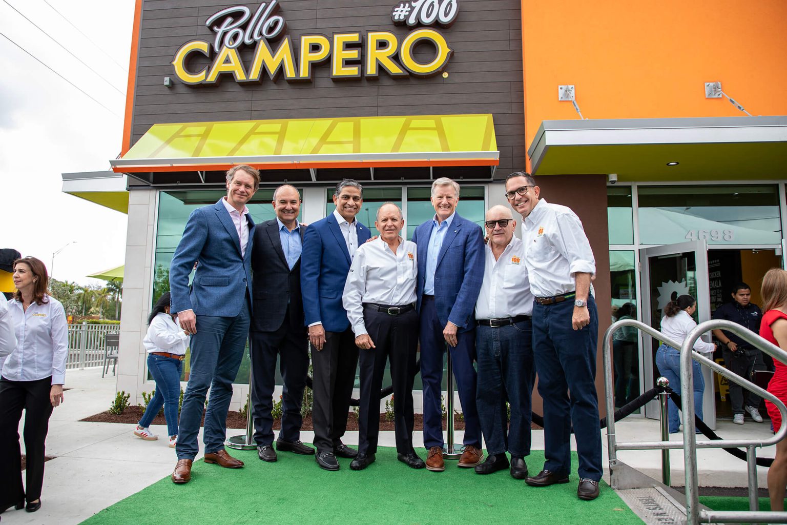 En la inauguración del Campero # 100 en USA