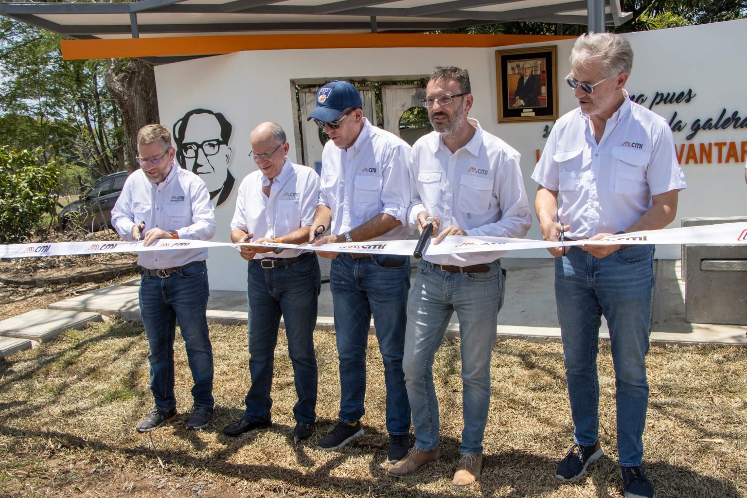 Inaugurando la ampliación de la planta San Miguel en Costa Rica