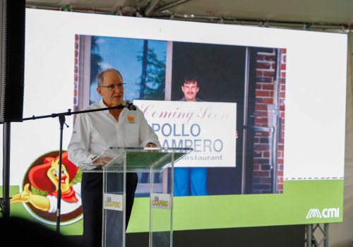 En la inauguración del Campero # 100 en USA