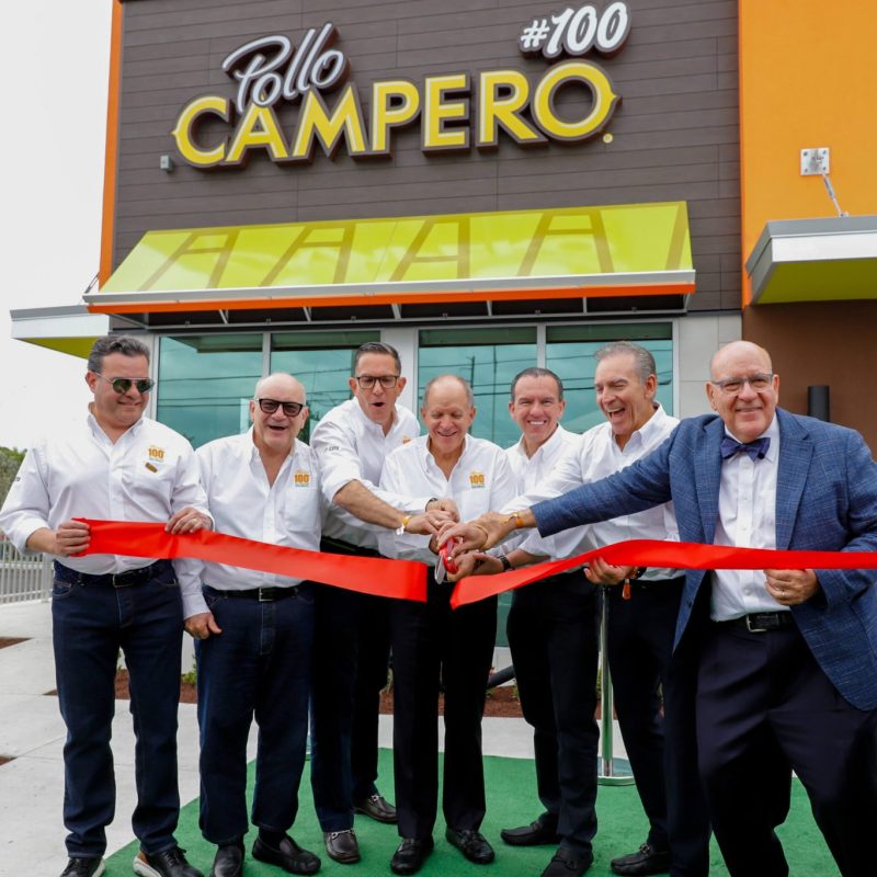 En la inauguración del Campero # 100 en USA