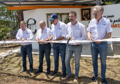 Inaugurando la ampliación de la planta San Miguel en Costa Rica
