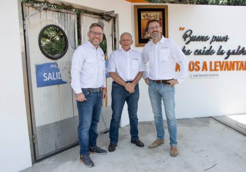 Inaugurando la ampliación de la planta San Miguel en Costa Rica