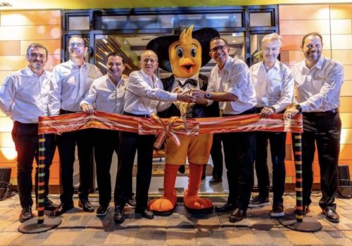 Celebrando la reapertura del restaurante Pollo Campero de Vista Hermosa en Guatemala, con una nueva imagen e innovaciones de marca